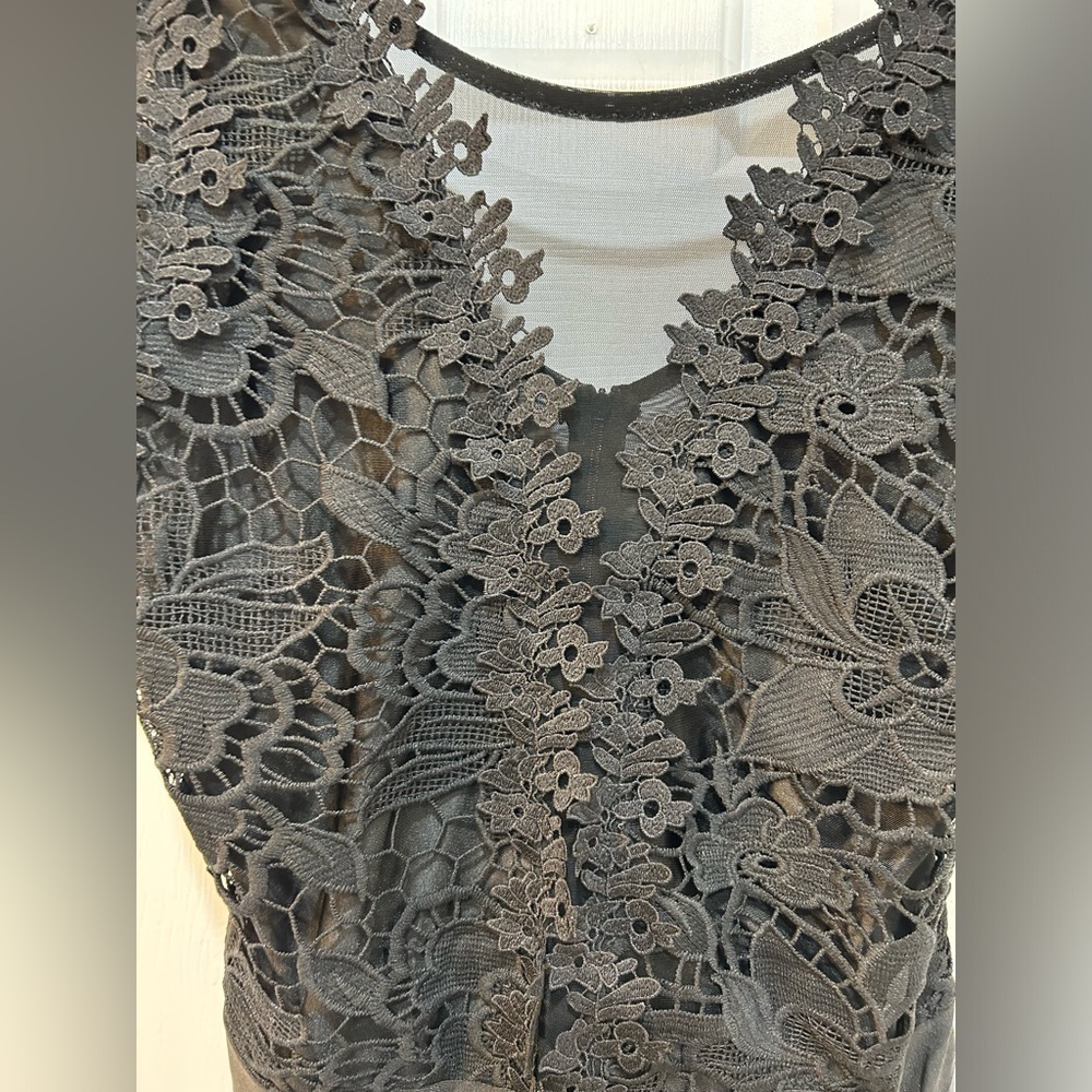 Women's Plus Size Bodysuit Stretch Mesh and Floral Applique Snap Close Sz 2X - Picture 3 of 11